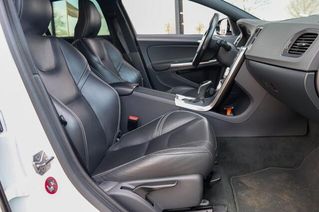 Volvo V60 2.0 D4 Polar+ Dynamic Aut. | Leder | Harman