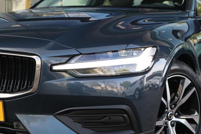 Volvo V60 2.0 B3 Essential Edition | Adaptieve Cruise Control met Pilot Assist| Stoelverwarming voor + achter| Stuurwielverwarming| All-Season banden| Semi- elektrisch inklapbare trekhaak|
