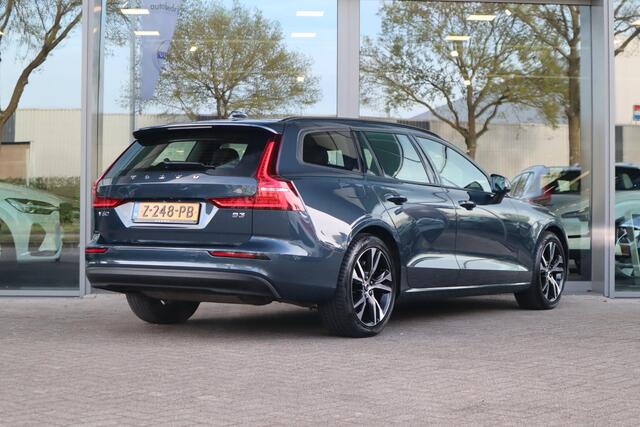 Volvo V60 2.0 B3 Essential Edition | Adaptieve Cruise Control met Pilot Assist| Stoelverwarming voor + achter| Stuurwielverwarming| All-Season banden| Semi- elektrisch inklapbare trekhaak|
