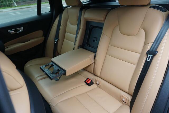 Volvo V60 2.0 T6 Plug-in hybrid AWD Plus Dark