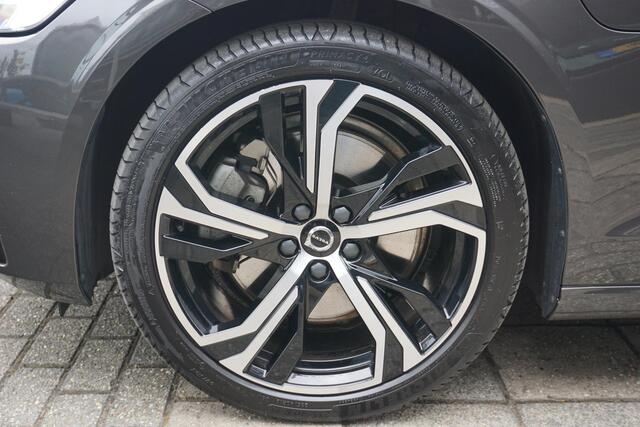 Volvo V60 2.0 T6 Plug-in hybrid AWD Plus Dark