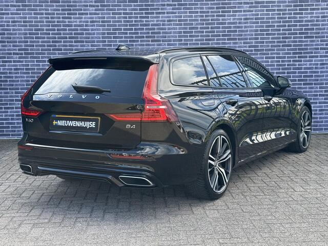 Volvo V60 2.0 B4 R-Design | Trekhaak | Panoramadak | Harman/Kardon | Keyless entry | Standkachel | Stoel verwarming | DAB |