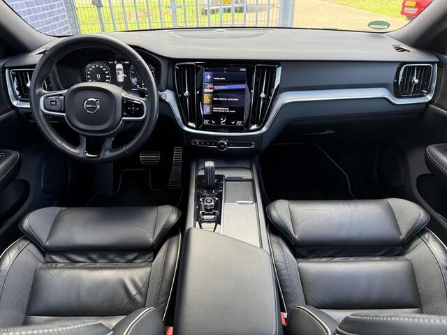 Volvo V60 2.0 B4 R-Design | Trekhaak | Panoramadak | Harman/Kardon | Keyless entry | Standkachel | Stoel verwarming | DAB |
