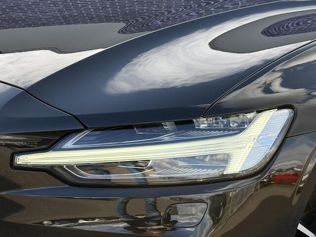 Volvo V60 2.0 B4 R-Design | Trekhaak | Panoramadak | Harman/Kardon | Keyless entry | Standkachel | Stoel verwarming | DAB |