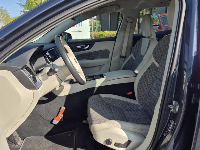 Volvo V60 2.0 T6 Twin Engine AWD Momentum Pro Trekhaak/360Camera/AdaptiveCruise etc.