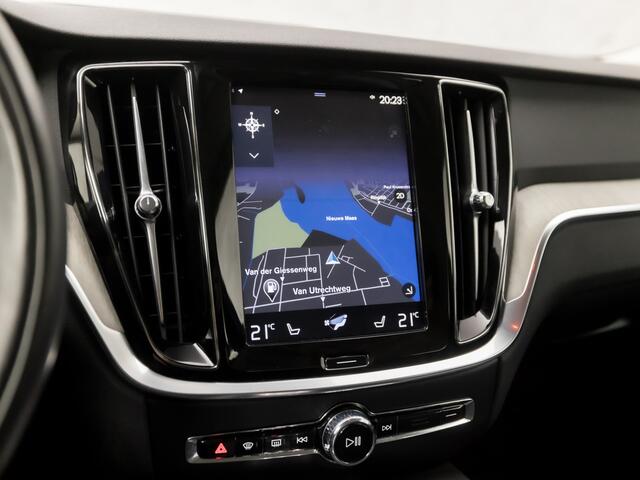 Volvo V60 2.0 T8 Twin Engine AWD Inscription 392Pk Automaat (APPLE CARPLAY, GROOT NAVI, LEDER, STUUR/STOELVERWARMING, MEMORY SEATS, CAMERA, HARMAN/KARDON, TREKHAAK, ADAPTIVE CRUISE, NIEUWSTAAT)