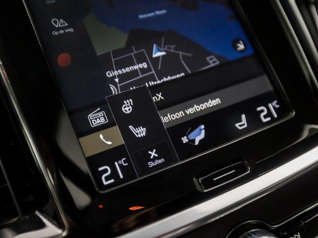 Volvo V60 2.0 T8 Twin Engine AWD Inscription 392Pk Automaat (APPLE CARPLAY, GROOT NAVI, LEDER, STUUR/STOELVERWARMING, MEMORY SEATS, CAMERA, HARMAN/KARDON, TREKHAAK, ADAPTIVE CRUISE, NIEUWSTAAT)