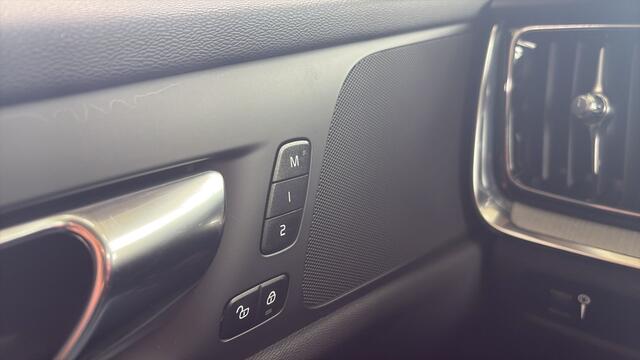Volvo V60 BWJ 2022 2.0 B3 Inscription AUTOMAAT / WEGKL. TREKHAAK / LEDER / STOEL & STUUR VERW. / MEMORYSTOELEN ELEKTRISCH / SCHUIF PANODAK / DAB+ / FULL LED / CAMERA / PDC / NAVI / CLIMA
