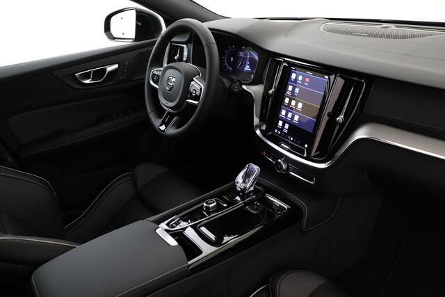 Volvo V60 T6 PLUG-IN HYBRID AWD PLUS DARK -PANO.DAK|HK-AUDIO|360°CAM|BLIS|TREKHAAK
