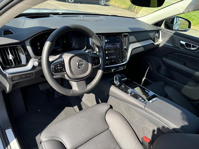 Volvo V60 2.0 T6 Long Range Plug-in hybrid AWD Ultra Dark | Heads-up Display | Harman/Kardon | Schuif-/kanteldak| Trekhaak