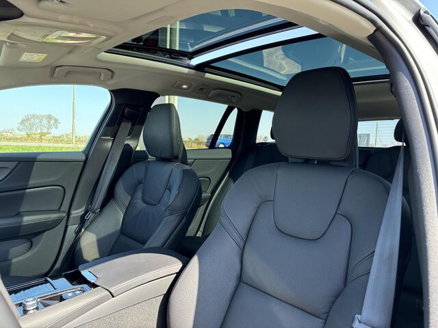 Volvo V60 2.0 T6 Long Range Plug-in hybrid AWD Ultra Dark | Heads-up Display | Harman/Kardon | Schuif-/kanteldak| Trekhaak