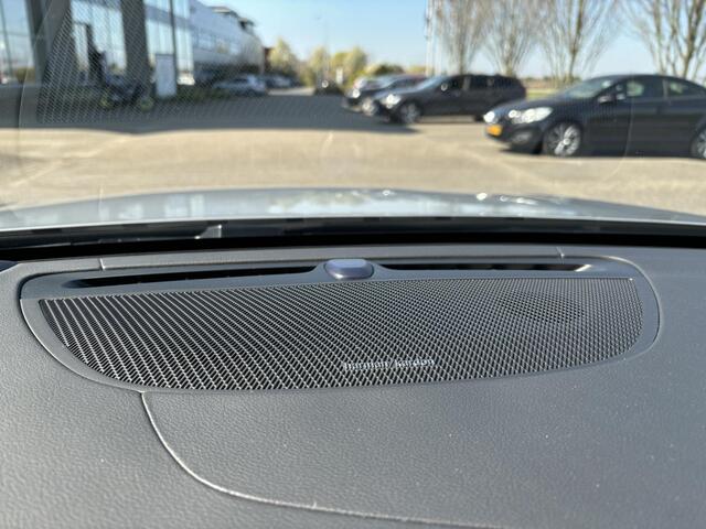 Volvo V60 2.0 T6 Long Range Plug-in hybrid AWD Ultra Dark | Heads-up Display | Harman/Kardon | Schuif-/kanteldak| Trekhaak