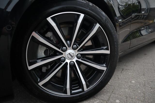 Volvo V60 2.0 T6 Plug-in hybrid AWD Plus Dark Harman Kardon | Panorama | 360-camera |