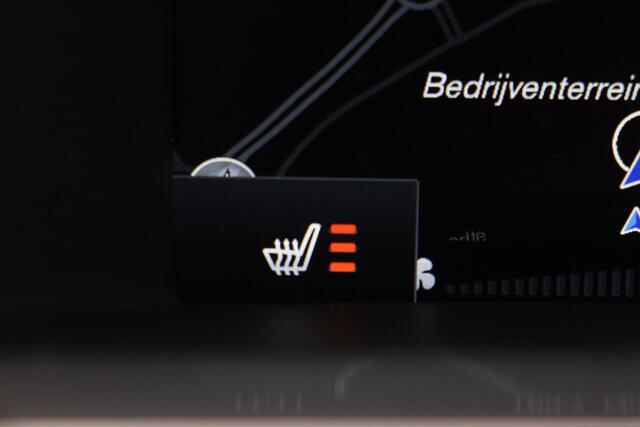 Volvo V60 2.0 T3 R-Design | Dealer onderhouden | Stoelverwarming | Xenon | Trekhaak | Navigatie | Leder/Alcantara | Parkeerhulp | Bluetooth | Cruise control