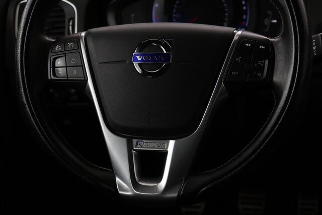 Volvo V60 2.0 T3 R-Design | Dealer onderhouden | Stoelverwarming | Xenon | Trekhaak | Navigatie | Leder/Alcantara | Parkeerhulp | Bluetooth | Cruise control