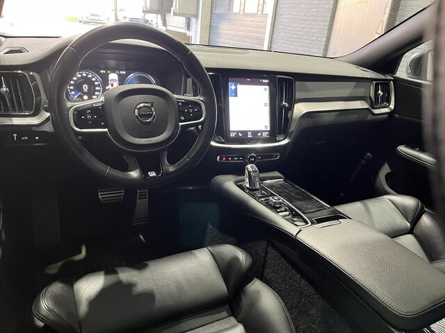 Volvo V60 T8 Twin Engine R-Design | Panoramadak | Head-Up | ACC | Trekhaak | Stoel+Stuurverwarming | 19 Inch