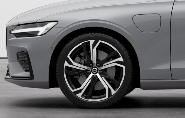 Volvo V60 2.0 T6 Plug-in hybrid AWD Plus Dark | Premium pack | Panodak | 360 Camera | Head-Up | 19" | Getint glas