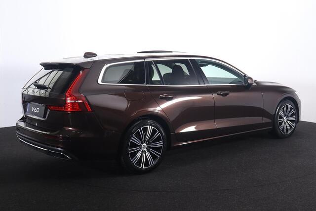 Volvo V60 B3 Inscription - Intellisafe Assist/Surround - Panoramisch schuif-/kanteldak - Parkeerverwarming - Harman Kardon Audio - Lederen bekleding - Bestuurdersstoel elektrisch bedienbaar - Getint glas - Parkeercamera - Parkeersensoren v/a - Trekhaak semi elektri