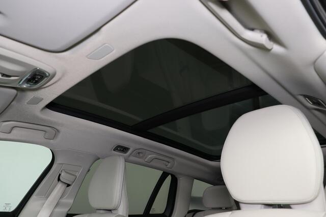Volvo V60 B3 Inscription - Intellisafe Assist/Surround - Panoramisch schuif-/kanteldak - Parkeerverwarming - Harman Kardon Audio - Lederen bekleding - Bestuurdersstoel elektrisch bedienbaar - Getint glas - Parkeercamera - Parkeersensoren v/a - Trekhaak semi elektri