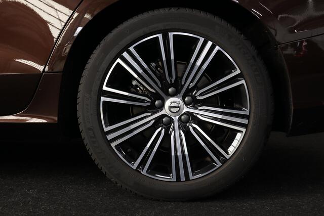 Volvo V60 B3 Inscription - Intellisafe Assist/Surround - Panoramisch schuif-/kanteldak - Parkeerverwarming - Harman Kardon Audio - Lederen bekleding - Bestuurdersstoel elektrisch bedienbaar - Getint glas - Parkeercamera - Parkeersensoren v/a - Trekhaak semi elektri