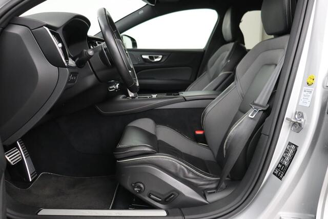 Volvo V60 2.0 T8 Recharge AWD R Design | Stoelverwarming | Trekhaak | Harman/Kardon | Camera | Navigatie | Memory