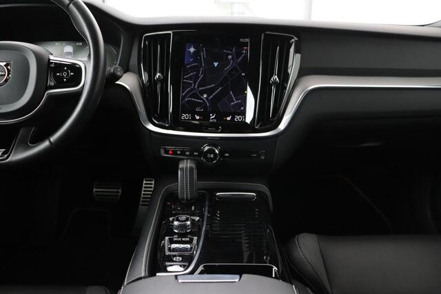 Volvo V60 2.0 T8 Recharge AWD R Design | Stoelverwarming | Trekhaak | Harman/Kardon | Camera | Navigatie | Memory