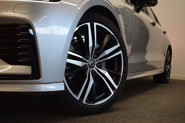 Volvo V60 2.0 T6 340pk AUT8 Recharge AWD R-Design/ Trekhaak 2000kg/ Sunroof/ Head-Up/ 360 Camera/ Bowers & Wilkins/ Massage stoelen/