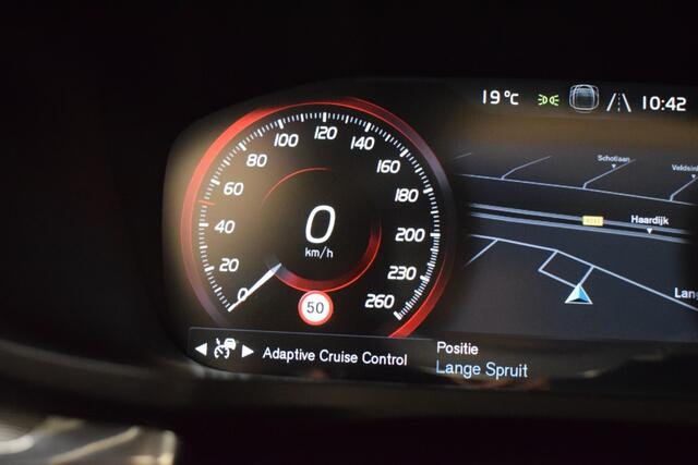 Volvo V60 2.0 T6 340pk AUT8 Recharge AWD R-Design/ Trekhaak 2000kg/ Sunroof/ Head-Up/ 360 Camera/ Bowers & Wilkins/ Massage stoelen/