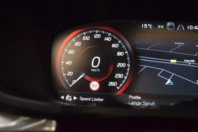 Volvo V60 2.0 T6 340pk AUT8 Recharge AWD R-Design/ Trekhaak 2000kg/ Sunroof/ Head-Up/ 360 Camera/ Bowers & Wilkins/ Massage stoelen/