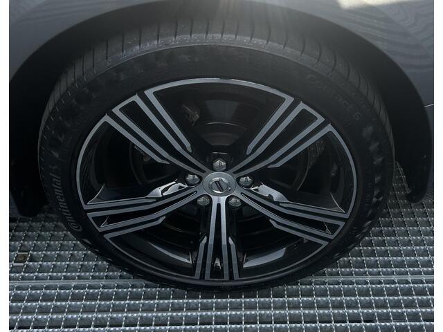 Volvo V60 2.0 T5 Momentum Automaat, Climate Control, Cruise Control,19 Inch lm- velgen, Extra getint glas, Apple Car play / Android auto, Noodreservewiel,