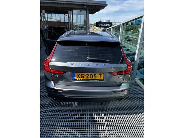 Volvo V60 2.0 T5 Momentum Automaat, Climate Control, Cruise Control,19 Inch lm- velgen, Extra getint glas, Apple Car play / Android auto, Noodreservewiel,