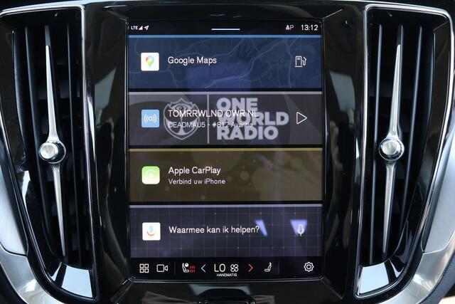 Volvo V60 B3 Essential Edition - IntelliSafe Assist & Surround - Parkeercamera achter - Verwarmde voorstoelen, stuur & achterbank - Parkeersensoren voor & achter - Draadloze tel. lader - Elektr. inklapbare trekhaak - 18' LMV