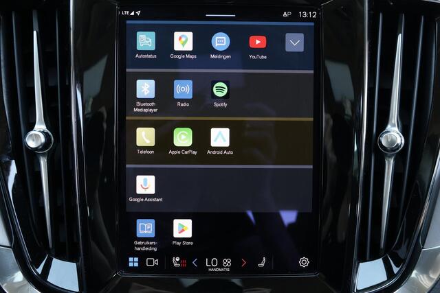 Volvo V60 B3 Essential Edition - IntelliSafe Assist & Surround - Parkeercamera achter - Verwarmde voorstoelen, stuur & achterbank - Parkeersensoren voor & achter - Draadloze tel. lader - Elektr. inklapbare trekhaak - 18' LMV