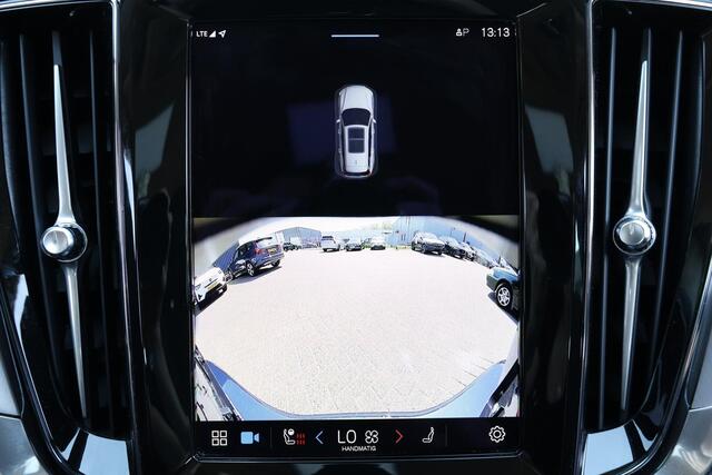 Volvo V60 B3 Essential Edition - IntelliSafe Assist & Surround - Parkeercamera achter - Verwarmde voorstoelen, stuur & achterbank - Parkeersensoren voor & achter - Draadloze tel. lader - Elektr. inklapbare trekhaak - 18' LMV