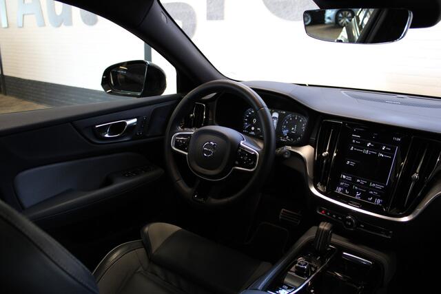 Volvo V60 2.0 T6 Recharge AWD R-Design | Incl. 12 maanden garantie | 1ste eigenaar | Adaptieve cruise control | Stoelverwarming voor + achter | Stuur verwarming Apple carplay/Android auto | Elektrisch wegklapbare trekhaak |