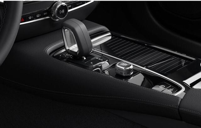 Volvo V60 2.0 T6 Plug-in hybrid AWD Essential | MJ 2026 | Leder | Blis | Adaptieve Cruise controle | 19" | Stuur + Stoelverwarming |