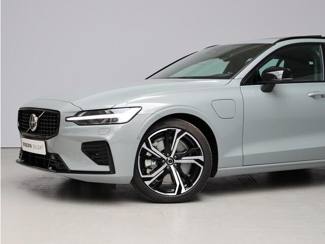 Volvo V60 T6 350PK Plug-in hybrid AWD Ultra Dark / Panoramisch Dak / Head-UP / 360gr Camera / 19" / Harman Kardon / Contour Stoelen / Verwarmbaar Stuurwiel + Stoelen + Achterbank /