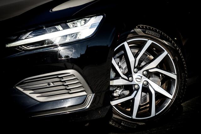 Volvo V60 2.0 T6 340 PK Twin Engine AWD Momentum Pro RIJKLAAR INCL GARANTIE. | Trekhaak , Clima | 4 AWD | 18 INCH LMV |
