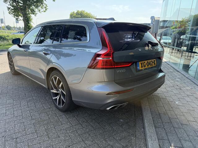Volvo V60 2.0 T5 Momentum Geartr. (250pk) ** Intellisafe Surround ** Trekhaak ** Leer