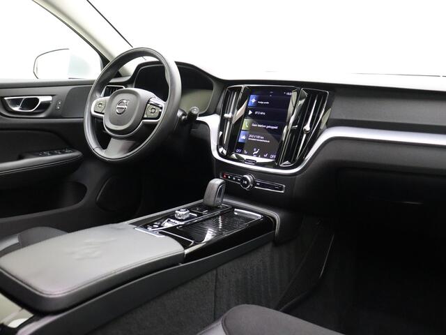 Volvo V60 T6 340pk AWD Business Pro / Panorama dak / Trekhaak / Keyless entry / Pilot assist / Camera achter /