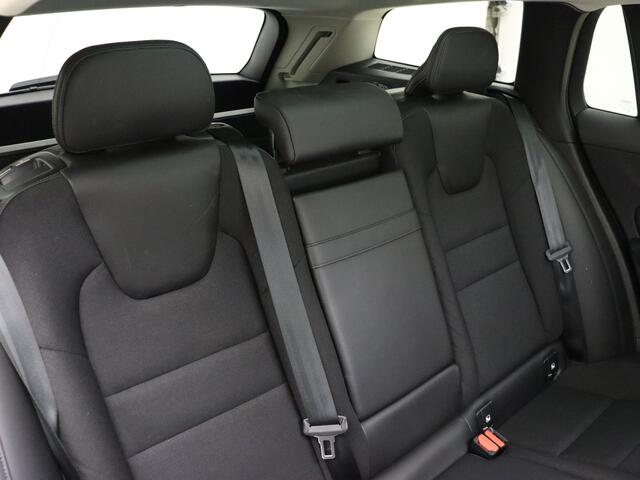 Volvo V60 T6 340pk AWD Business Pro / Panorama dak / Trekhaak / Keyless entry / Pilot assist / Camera achter /