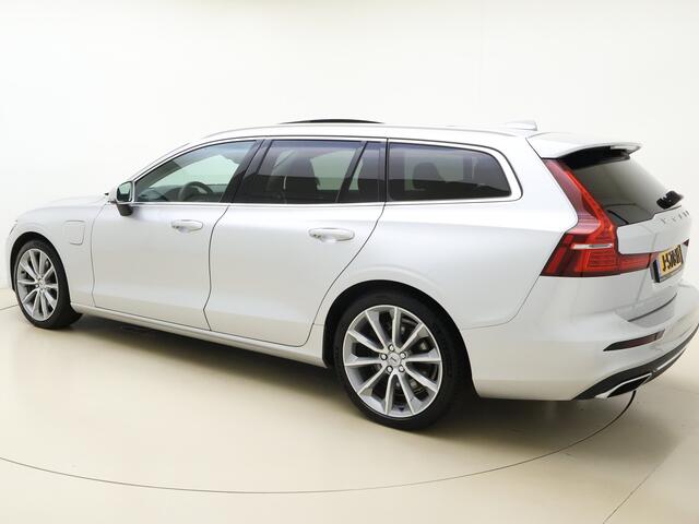 Volvo V60 T6 340pk AWD Business Pro / Panorama dak / Trekhaak / Keyless entry / Pilot assist / Camera achter /