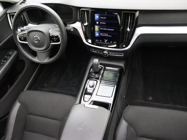 Volvo V60 T6 340pk AWD Business Pro / Panorama dak / Trekhaak / Keyless entry / Pilot assist / Camera achter /