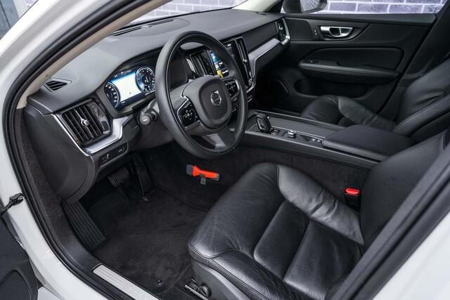 Volvo V60 2.0 B3 Momentum Advantage | Navi | Lederen bekleding | Stoel-/Stuurverwarming | DAB+ | Cruise Control | Apple Carplay / Android Auto | 17" LM