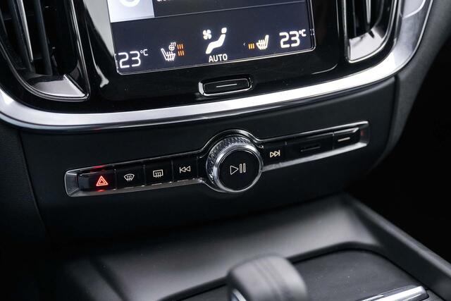 Volvo V60 2.0 B3 Momentum Advantage | Navi | Lederen bekleding | Stoel-/Stuurverwarming | DAB+ | Cruise Control | Apple Carplay / Android Auto | 17" LM