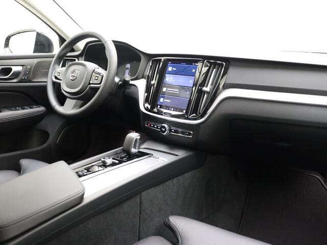 Volvo V60 B4 211PK Plus Dark / Harman en Kardon audio / Elektrisch verstelbare stoelen / Trekhaak / BLIS / Camera rondom /
