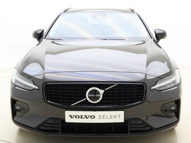 Volvo V60 B4 211PK Plus Dark / Harman en Kardon audio / Elektrisch verstelbare stoelen / Trekhaak / BLIS / Camera rondom /