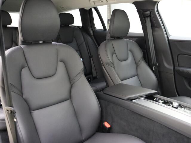 Volvo V60 B4 211PK Plus Dark / Harman en Kardon audio / Elektrisch verstelbare stoelen / Trekhaak / BLIS / Camera rondom /