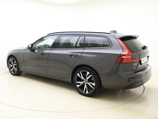 Volvo V60 B4 211PK Plus Dark / Harman en Kardon audio / Elektrisch verstelbare stoelen / Trekhaak / BLIS / Camera rondom /