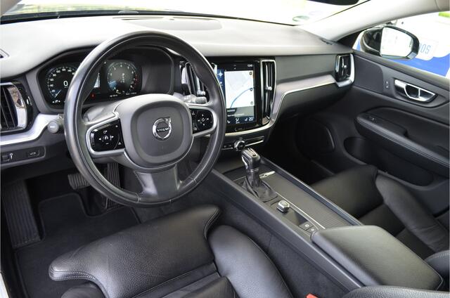 Volvo V60 2.0 T5 Momentum Leer | Stoelverwarming + achter + stuur | Pilot assist | Dodehoeksensor | Elektr trekhaak | Virtual cockpit